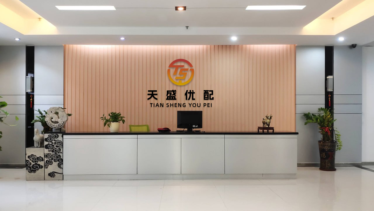 钱盈配 他用镜头剥下无数女孩的衣服，还被奉为情色摄影大师..._荒木_合作_女性